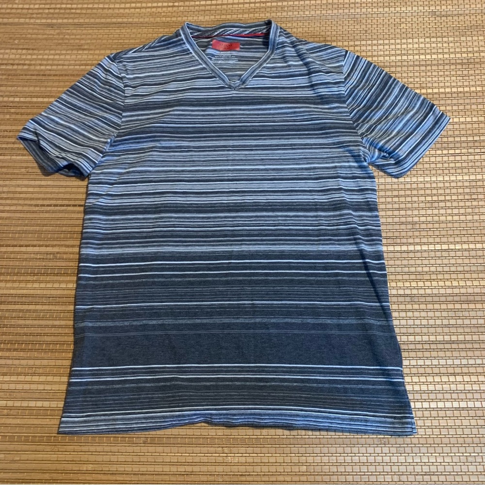 Alfani slim fit v-neck short sleeve shirt size M